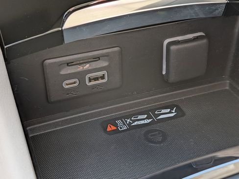 Used 2023 Buick Envision Avenir AWD/4WD image 47