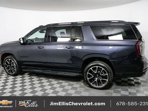 Used 2025 Chevrolet Suburban RST w/ Comfort Package image 2