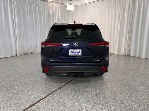 Used 2020 Toyota Highlander XLE AWD/4WD image 24