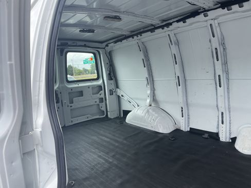 Used 2022 Chevrolet Express 2500 Extended w/ Driver Convenience Package image 12