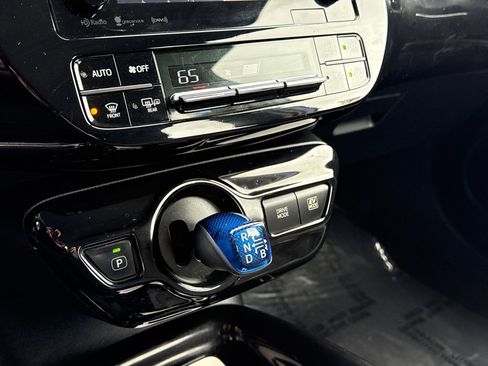 Used 2016 Toyota Prius Three image 26