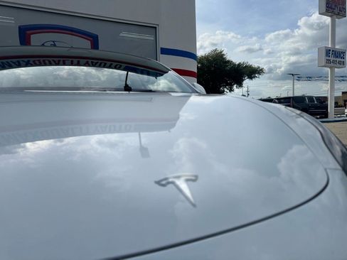 Used 2023 Tesla Model 3 Standard Range image 10