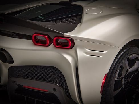 Used 2023 Ferrari SF90 Spider image 25