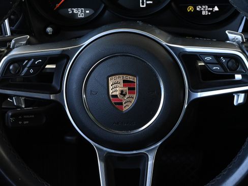 Used 2018 Porsche Macan AWD/4WD image 34