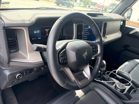 Used 2025 Ford Bronco Outer Banks AWD/4WD image 4