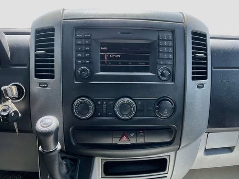 Used 2015 Mercedes-Benz Sprinter 2500 image 13