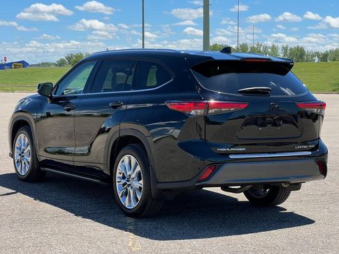 Used 2022 Toyota Highlander Limited AWD/4WD image 11