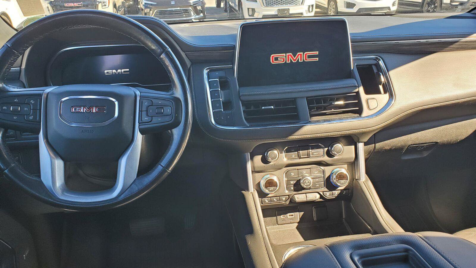 Used 2022 GMC Yukon XL SLT w/ SLT Premium Package AWD/4WD image 8