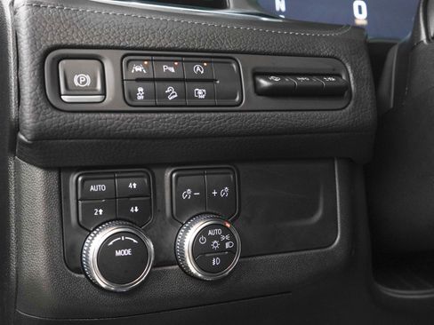 Used 2023 GMC Yukon Denali AWD/4WD image 27