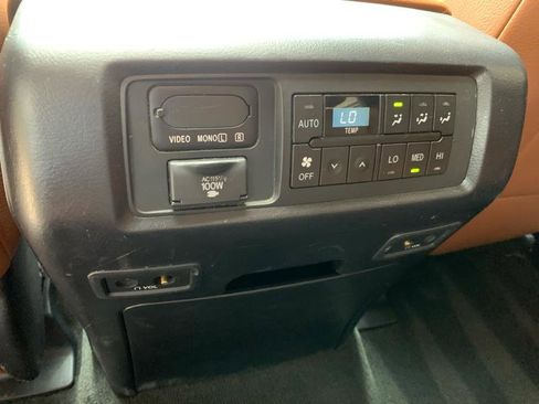 Used 2010 Toyota Sequoia Platinum RWD image 40