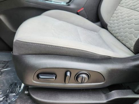 Used 2021 Chevrolet Equinox LT w/ LPO, Floor Liner Package FWD image 26