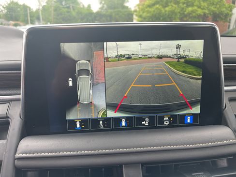 Used 2023 Chevrolet Suburban Premier AWD/4WD image 28