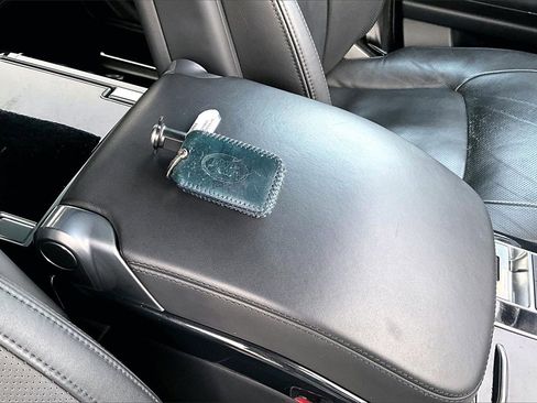 Used 2019 Land Rover Range Rover Long Wheelbase Supercharged image 16