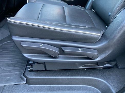 Certified 2022 GMC Yukon XL SLT w/ SLT Luxury Package image 18