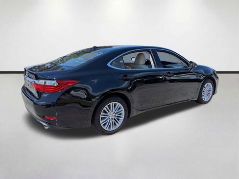 Used 2014 Lexus ES 350 w/ Luxury Package FWD image 4