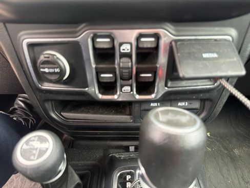 Used 2023 Jeep Wrangler Unlimited AWD/4WD image 19