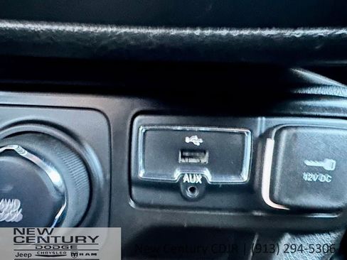 Used 2023 Jeep Renegade Latitude image 10