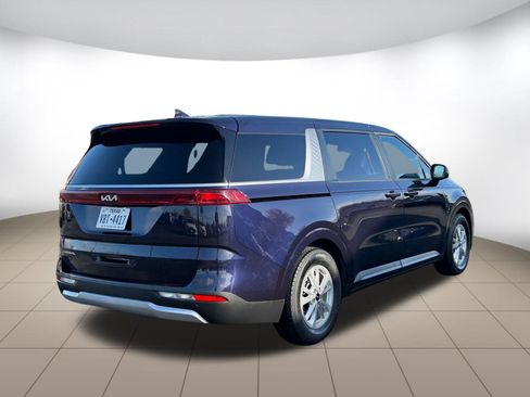 Used 2024 Kia Carnival LX image 7