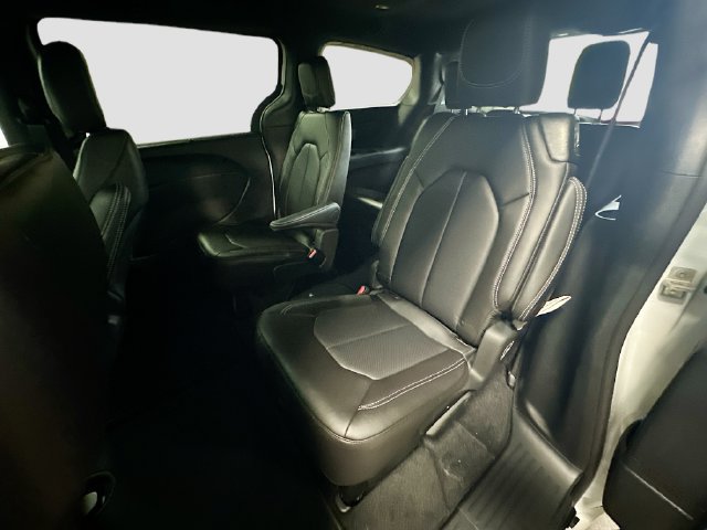 New 2026 Chrysler Pacifica Select AWD/4WD image 24