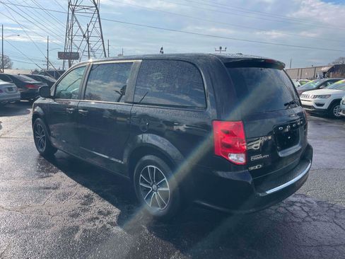 Used 2019 Dodge Grand Caravan GT image 3