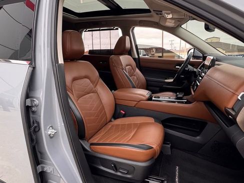 Used 2022 Nissan Pathfinder Platinum w/ Cargo Package image 20