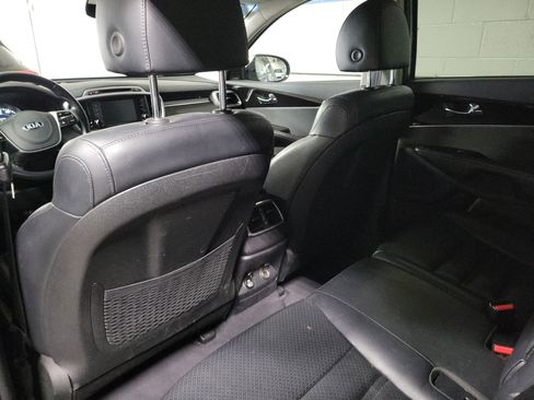 Used 2019 Kia Sorento EX image 14