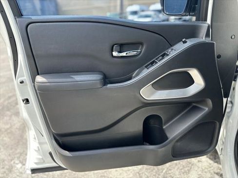 Used 2022 Nissan Frontier SV w/ Technology Package RWD image 13