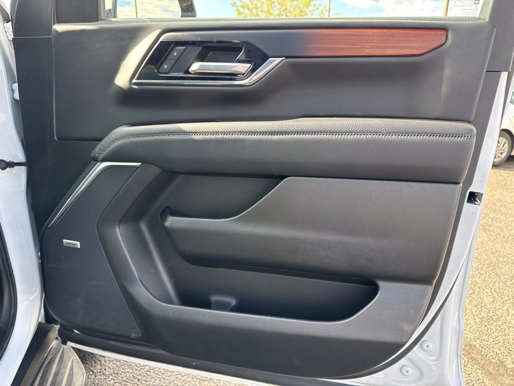 Used 2025 GMC Yukon Denali AWD/4WD image 25