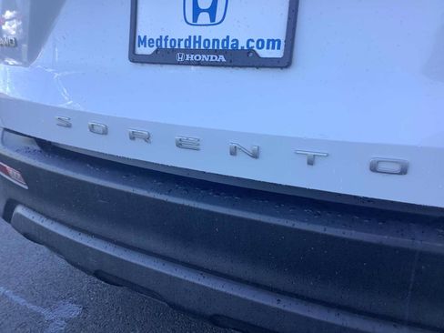 Used 2022 Kia Sorento LX AWD/4WD image 6