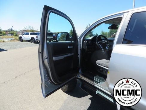 Used 2018 Toyota Tundra SR5 w/ SR5 Upgrade Package AWD/4WD image 18
