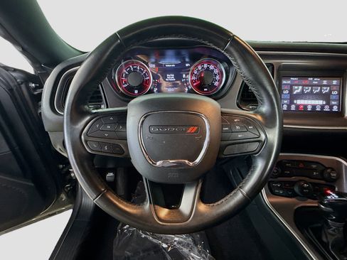 Used 2022 Dodge Challenger SXT RWD image 13