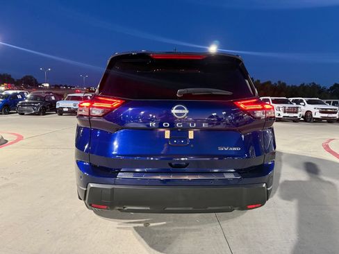 Used 2024 Nissan Rogue SV AWD/4WD image 4