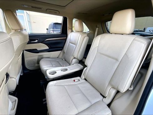 Used 2017 Toyota Highlander Limited Platinum image 32