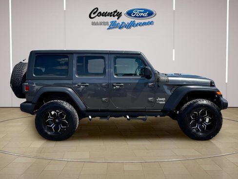 Used 2018 Jeep Wrangler Unlimited Sport S AWD/4WD image 7