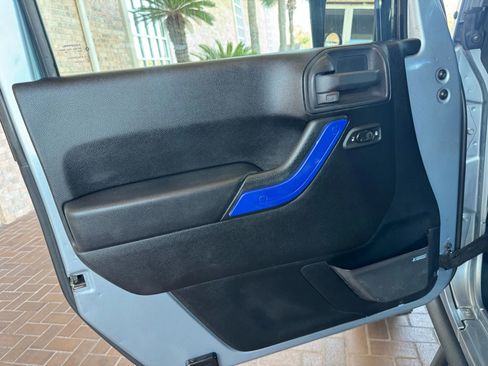 Used 2012 Jeep Wrangler Unlimited Sahara w/ Connectivity Group image 19