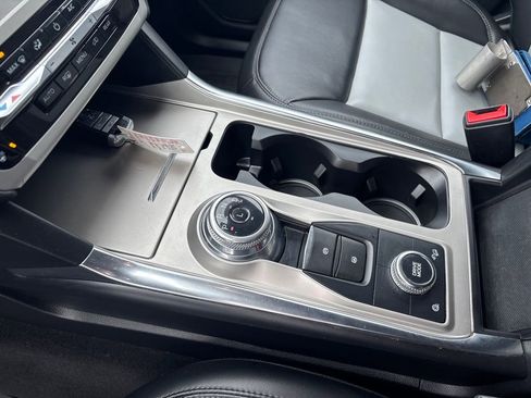 Used 2022 Ford Explorer XLT w/ Equipment Group 202A image 29