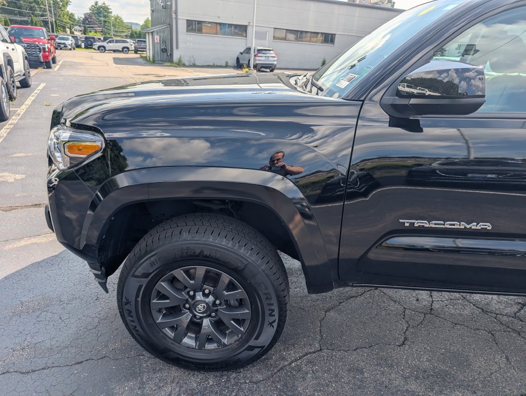 Certified 2023 Toyota Tacoma SR5 AWD/4WD image 2