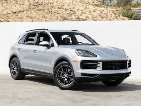 Certified 2025 Porsche Cayenne AWD/4WD image 9