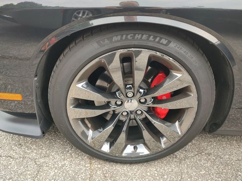 Used 2013 Dodge Challenger SRT8 w/ Harman Kardon Audio Group RWD image 15