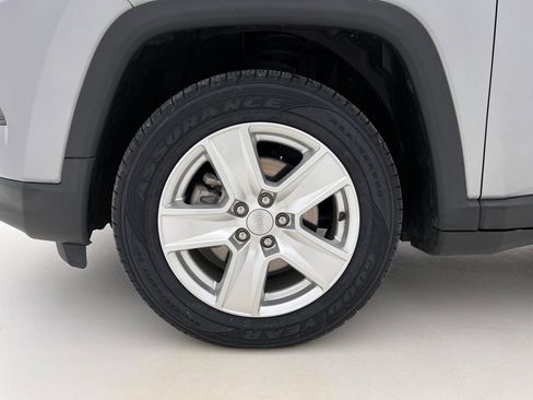 Used 2022 Jeep Compass Latitude image 30