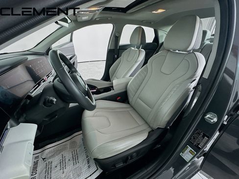 Certified 2024 Hyundai Elantra Limited FWD image 32