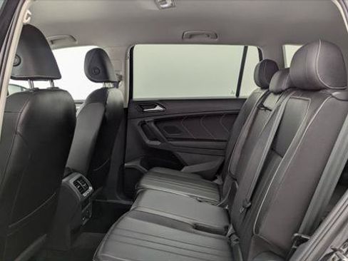 Used 2024 Volkswagen Tiguan SE FWD image 16