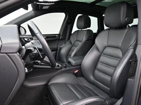 Certified 2026 Porsche Macan AWD/4WD image 5