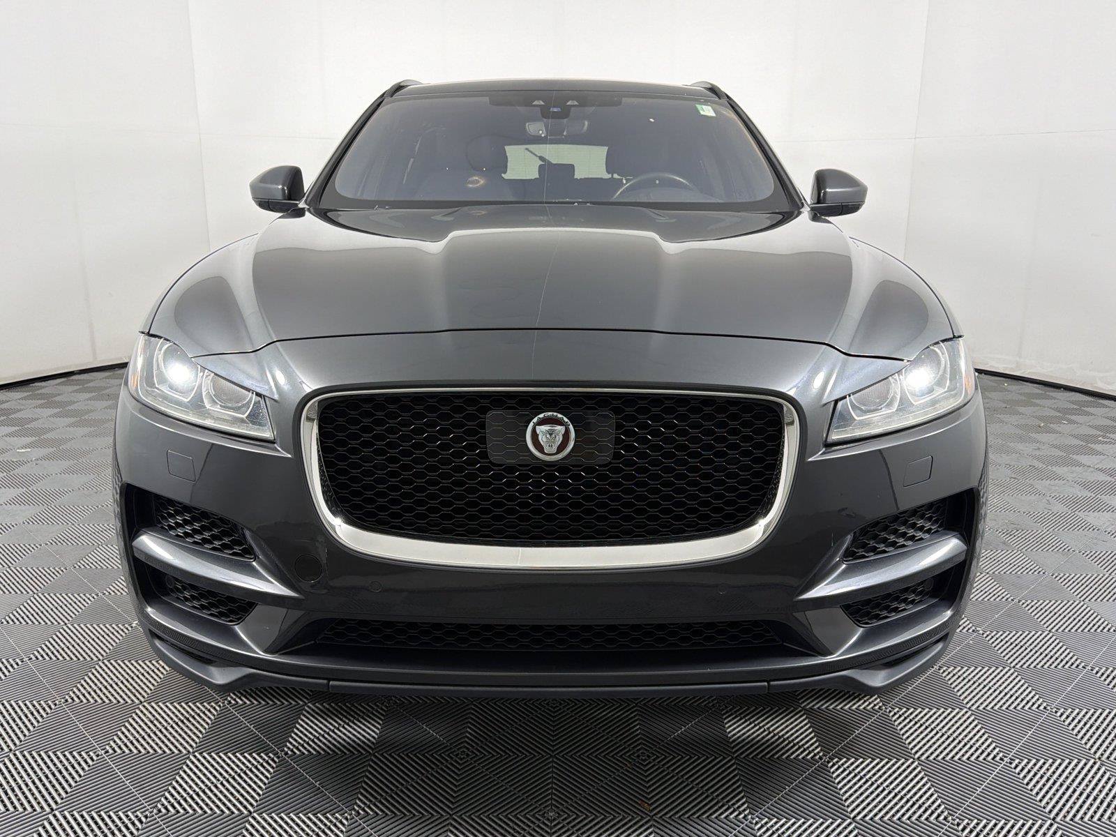 Used 2019 Jaguar F-PACE Prestige AWD/4WD image 2