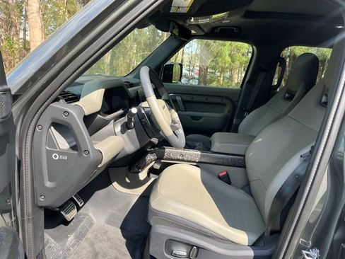 Used 2025 Land Rover Defender 110 image 5