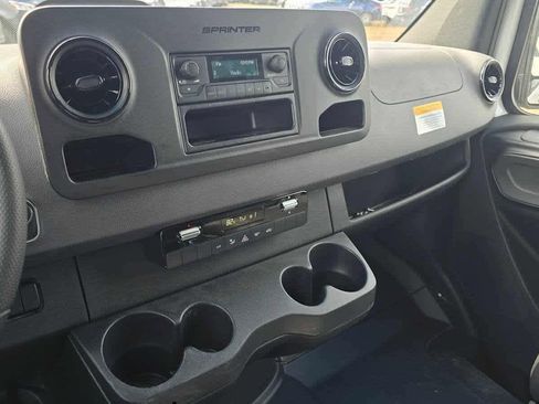 Used 2025 Mercedes-Benz Sprinter 2500 image 37