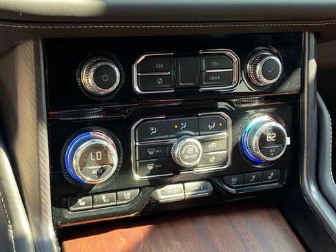 Used 2024 GMC Yukon Denali Ultimate AWD/4WD image 18