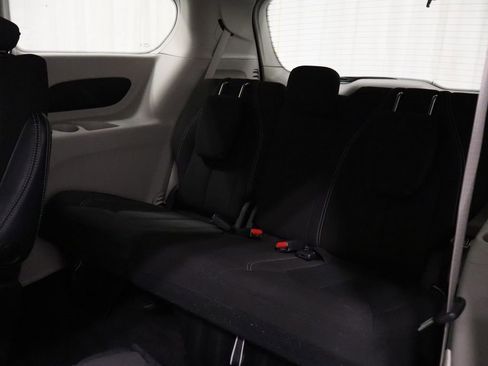 Used 2023 Chrysler Voyager LX image 13