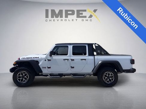 Used 2024 Jeep Gladiator Rubicon w/ Technology Group AWD/4WD image 2