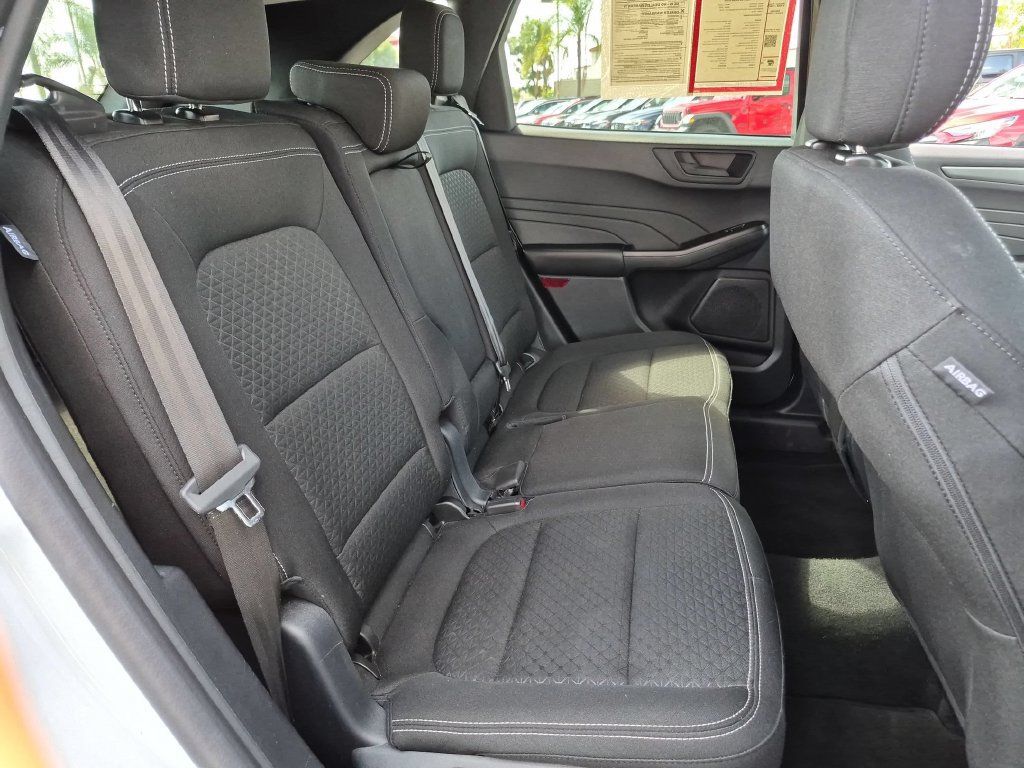 Used 2025 Ford Escape Active AWD/4WD image 30